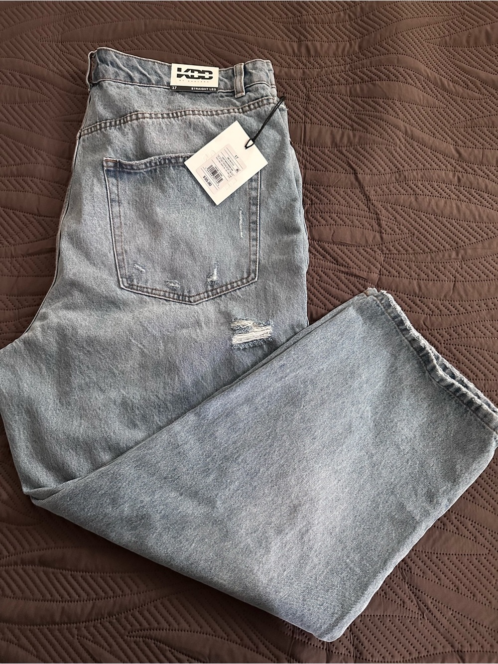 KBB by KAHLANA Women’s mid rise Tapered leg “The Dylan Jean” Light Wash size 17